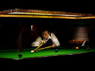 330px-Snooker_player_with_rest.jpg